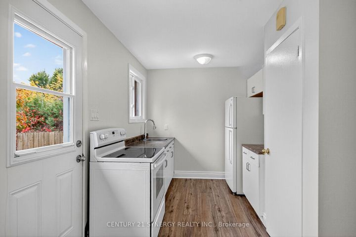 Photo 3 at 928 Meadowlands Drive, Nepean (Carleton Heights), Ottawa