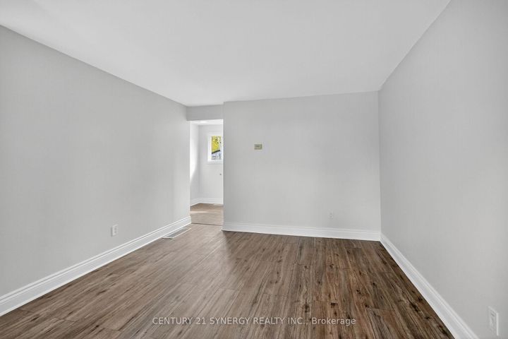 Photo 10 at 928 Meadowlands Drive, Nepean (Carleton Heights), Ottawa