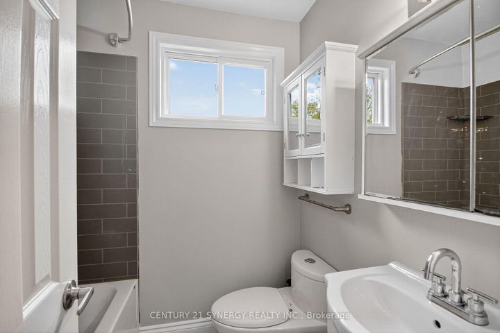 Photo 19 at 928 Meadowlands Drive, Nepean (Carleton Heights), Ottawa