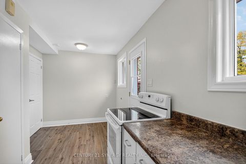 Photo 5 at 928 Meadowlands Drive, Nepean (Carleton Heights), Ottawa