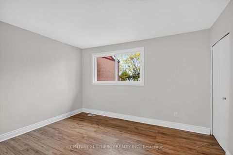 Photo 14 at 928 Meadowlands Drive, Nepean (Carleton Heights), Ottawa