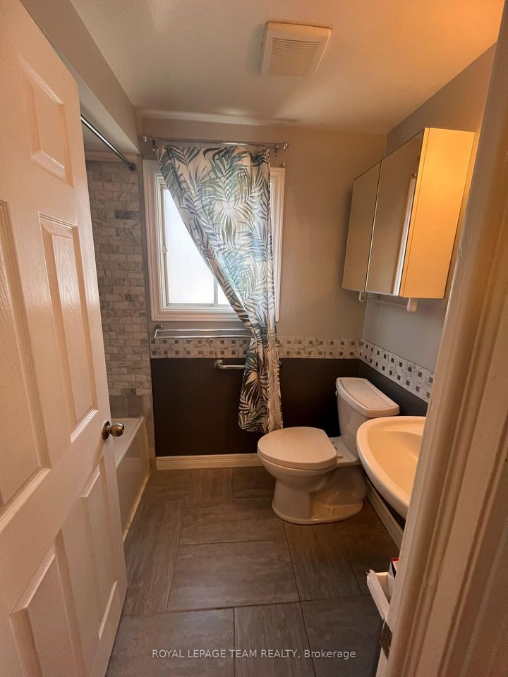 Photo 10 at 87 Grady Crescent, Nepean (Sheahan Estates/Trend Village), Ottawa