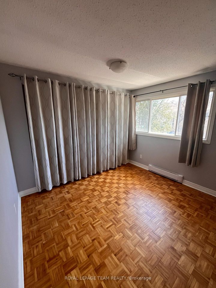 Photo 12 at 87 Grady Crescent, Nepean (Sheahan Estates/Trend Village), Ottawa