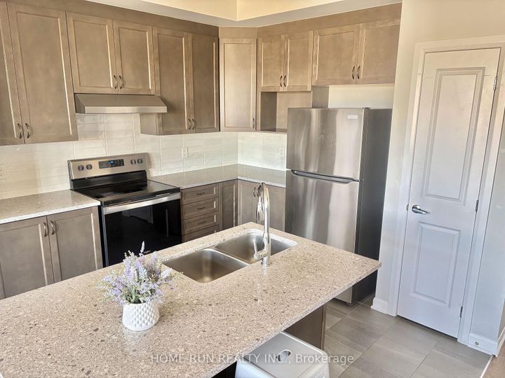 Photo 3 at 111 TEELIN Circle, Nepean (Half Moon Bay), Ottawa