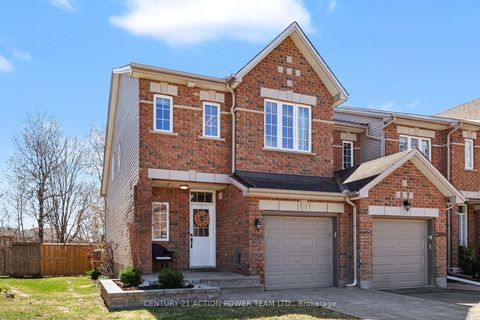 Photo 2 at 2066 Melette Crescent, Avalon East, Orleans