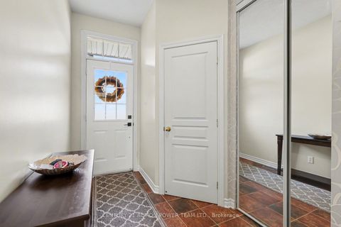 Photo 3 at 2066 Melette Crescent, Avalon East, Orleans