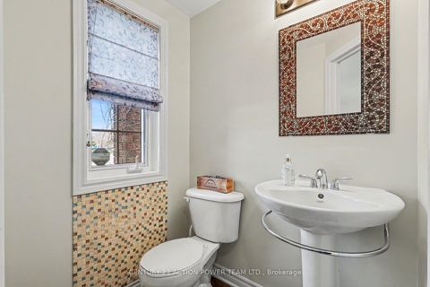 Photo 4 at 2066 Melette Crescent, Avalon East, Orleans
