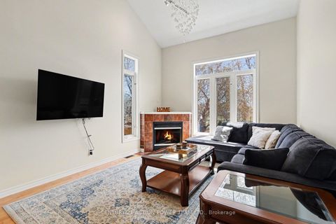 Photo 7 at 2066 Melette Crescent, Avalon East, Orleans