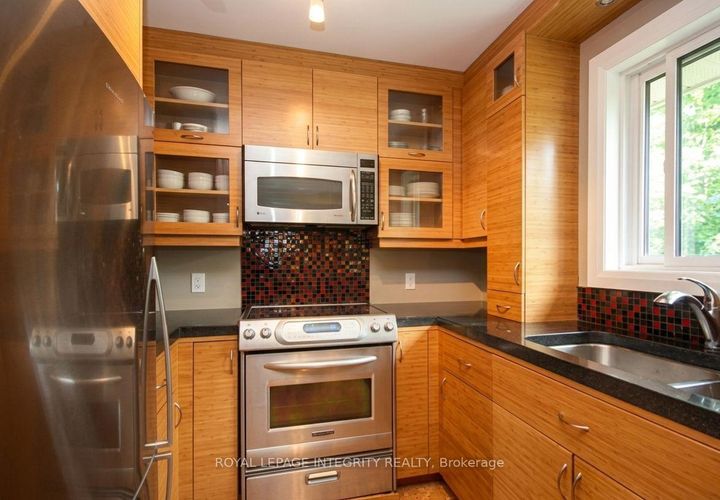 Photo 5 at 176 Oakridge Boulevard, Nepean (Meadowlands/Crestview), Ottawa