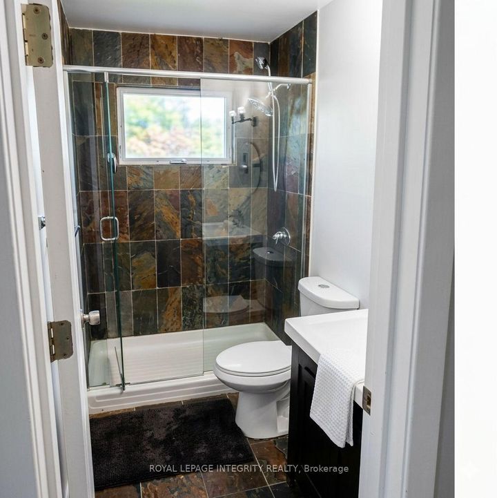Photo 7 at 176 Oakridge Boulevard, Nepean (Meadowlands/Crestview), Ottawa