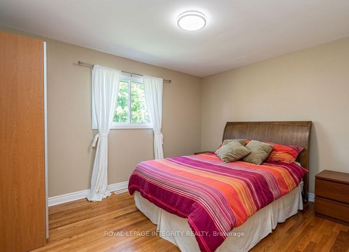 Photo 8 at 176 Oakridge Boulevard, Nepean (Meadowlands/Crestview), Ottawa