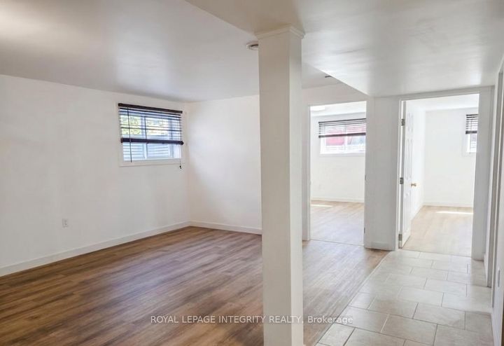Photo 12 at 176 Oakridge Boulevard, Nepean (Meadowlands/Crestview), Ottawa