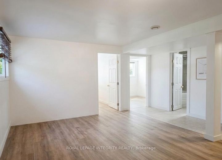 Photo 13 at 176 Oakridge Boulevard, Nepean (Meadowlands/Crestview), Ottawa