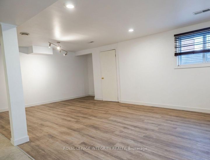 Photo 14 at 176 Oakridge Boulevard, Nepean (Meadowlands/Crestview), Ottawa