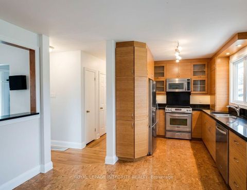 Photo 6 at 176 Oakridge Boulevard, Nepean (Meadowlands/Crestview), Ottawa