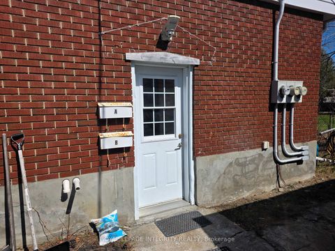 Photo 9 at 176 Oakridge Boulevard, Nepean (Meadowlands/Crestview), Ottawa