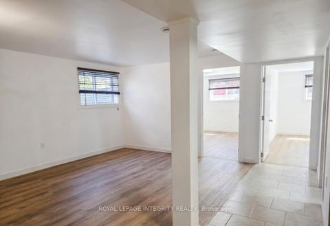 Photo 12 at 176 Oakridge Boulevard, Nepean (Meadowlands/Crestview), Ottawa