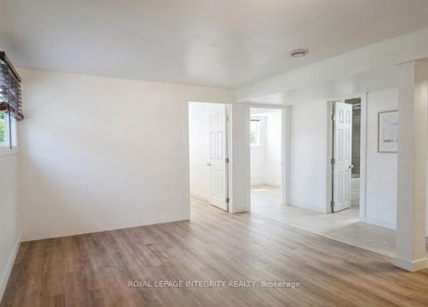 Photo 13 at 176 Oakridge Boulevard, Nepean (Meadowlands/Crestview), Ottawa