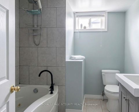 Photo 15 at 176 Oakridge Boulevard, Nepean (Meadowlands/Crestview), Ottawa
