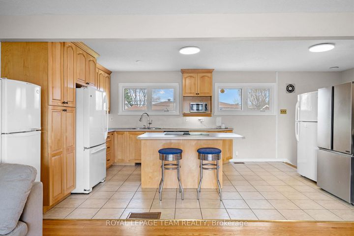 Photo 4 at 50 Hilliard Avenue, Nepean (City View/Skyline/Fisher Heights/Parkwood Hills), Ottawa