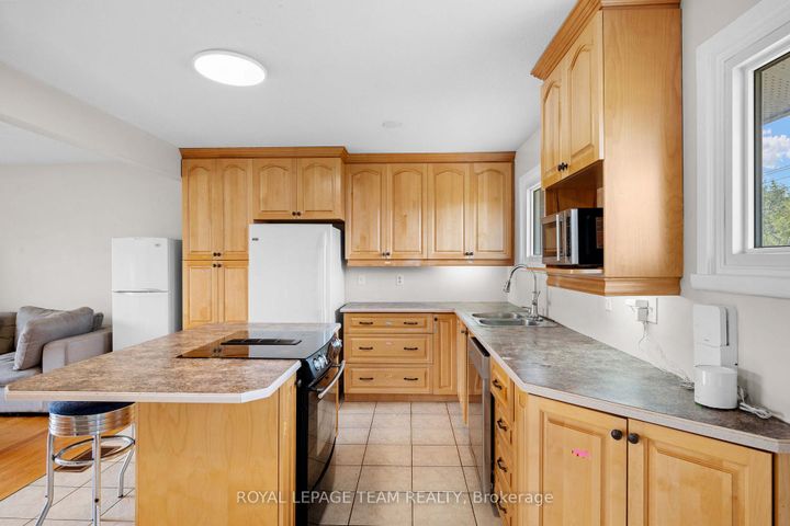 Photo 6 at 50 Hilliard Avenue, Nepean (City View/Skyline/Fisher Heights/Parkwood Hills), Ottawa