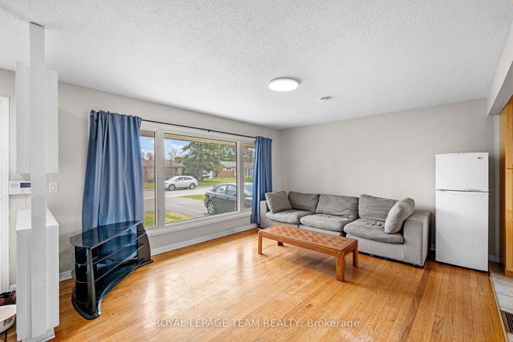Photo 9 at 50 Hilliard Avenue, Nepean (City View/Skyline/Fisher Heights/Parkwood Hills), Ottawa