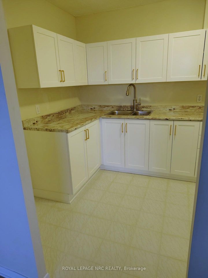 Photo 11 at 706 - 900 Dynes Road, Nepean (Carleton Square), Ottawa