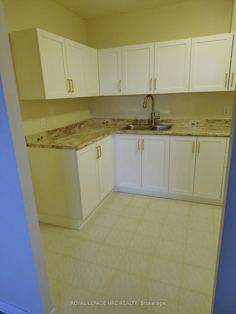 Photo 11 at 706 - 900 Dynes Road, Nepean (Carleton Square), Ottawa