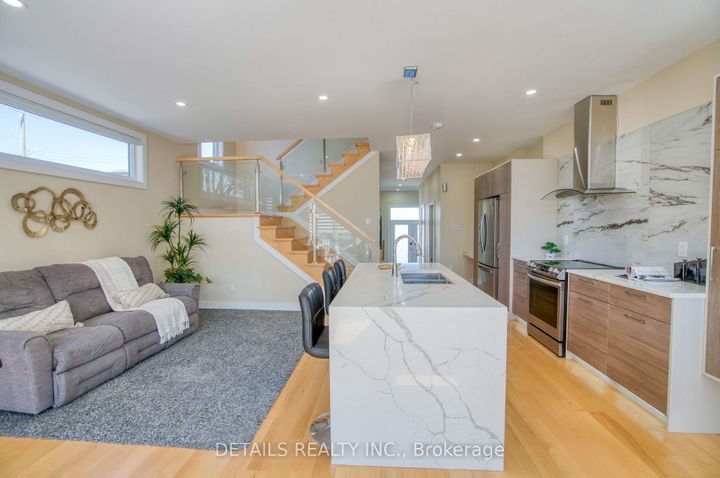 Photo 6 at 992 Baseline Road E, Nepean (City View/Skyline/Fisher Heights/Parkwood Hills), Ottawa