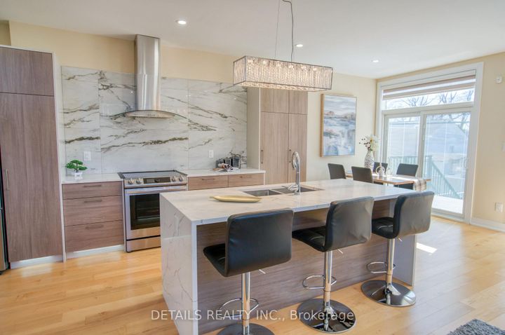Photo 17 at 992 Baseline Road E, Nepean (City View/Skyline/Fisher Heights/Parkwood Hills), Ottawa