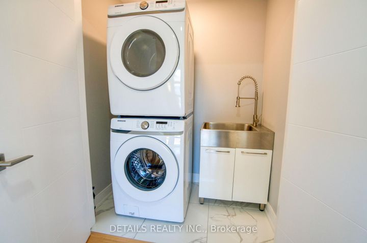 Photo 21 at 992 Baseline Road E, Nepean (City View/Skyline/Fisher Heights/Parkwood Hills), Ottawa