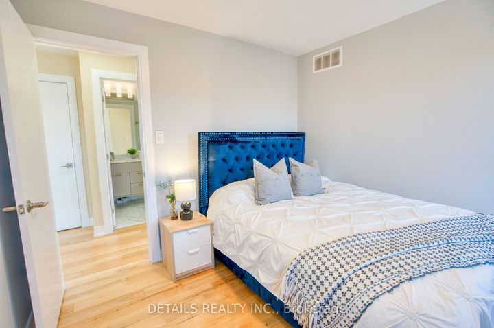 Photo 31 at 992 Baseline Road E, Nepean (City View/Skyline/Fisher Heights/Parkwood Hills), Ottawa