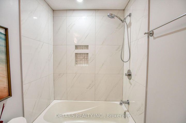 Photo 32 at 992 Baseline Road E, Nepean (City View/Skyline/Fisher Heights/Parkwood Hills), Ottawa
