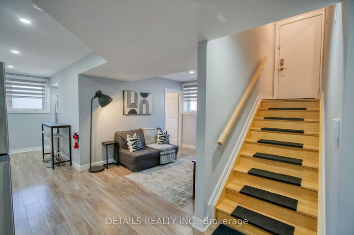 Photo 35 at 992 Baseline Road E, Nepean (City View/Skyline/Fisher Heights/Parkwood Hills), Ottawa