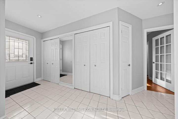 Photo 3 at 45 Epworth Avenue, Nepean (Meadowlands/St. Claire Gardens), Ottawa
