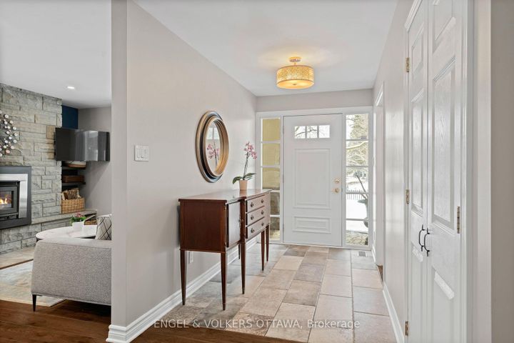 Photo 1 at 3 Hazelwood Way, Nepean (Manotick Long Island & Nicholls Island), Ottawa