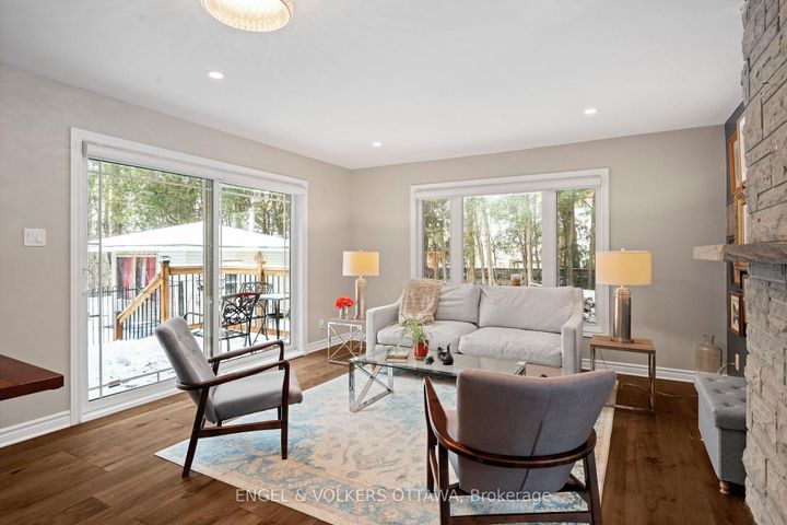 Photo 3 at 3 Hazelwood Way, Nepean (Manotick Long Island & Nicholls Island), Ottawa