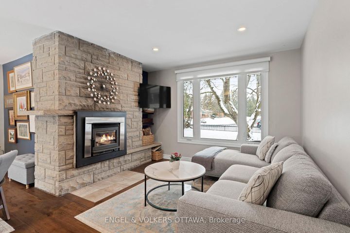 Photo 5 at 3 Hazelwood Way, Nepean (Manotick Long Island & Nicholls Island), Ottawa