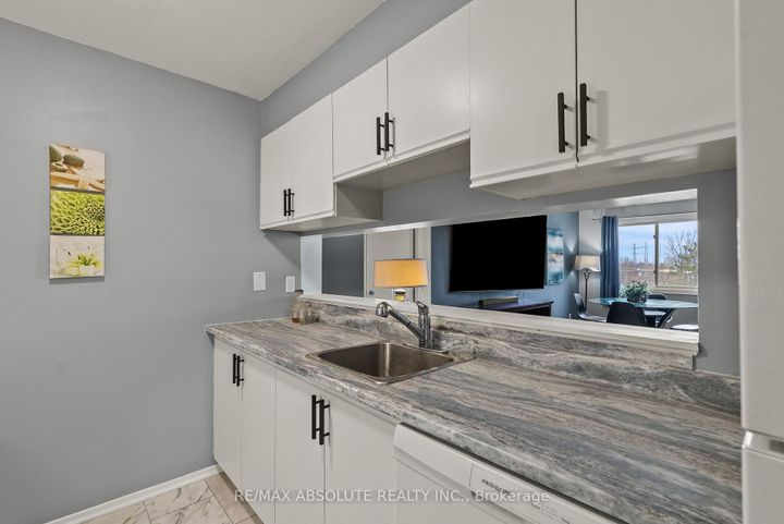 Photo 12 at 415 - 216 Viewmount Drive, Nepean (Borden Farm/Stewart Farm/Carleton Heights/Parkwood Hills), Ottawa