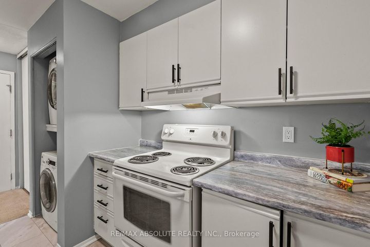 Photo 15 at 415 - 216 Viewmount Drive, Nepean (Borden Farm/Stewart Farm/Carleton Heights/Parkwood Hills), Ottawa