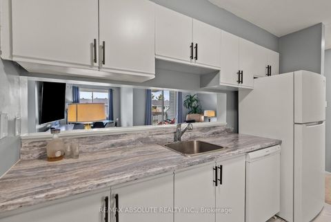 Photo 13 at 415 - 216 Viewmount Drive, Nepean (Borden Farm/Stewart Farm/Carleton Heights/Parkwood Hills), Ottawa