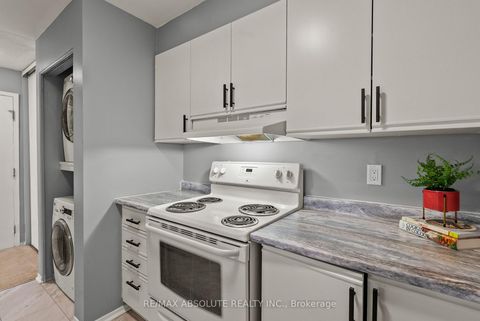 Photo 15 at 415 - 216 Viewmount Drive, Nepean (Borden Farm/Stewart Farm/Carleton Heights/Parkwood Hills), Ottawa