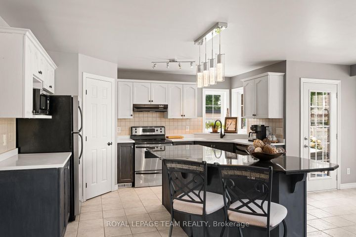 Photo 11 at 41 Blackshire Circle, Nepean (Stonebridge), Ottawa
