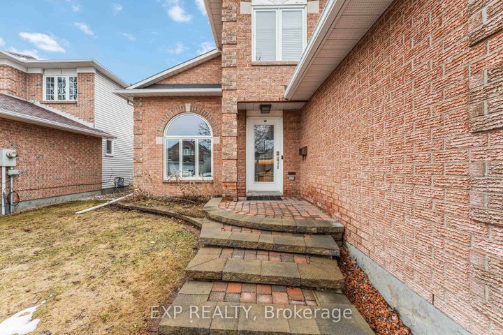 Photo 3 at 3 Nakota Way, Nepean (Longfields), Ottawa