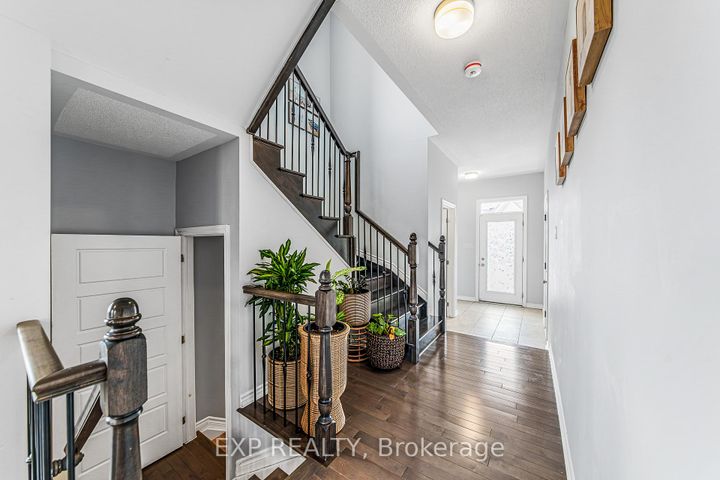 Photo 3 at 527 Alcor Terrace, Nepean (Half Moon Bay), Ottawa