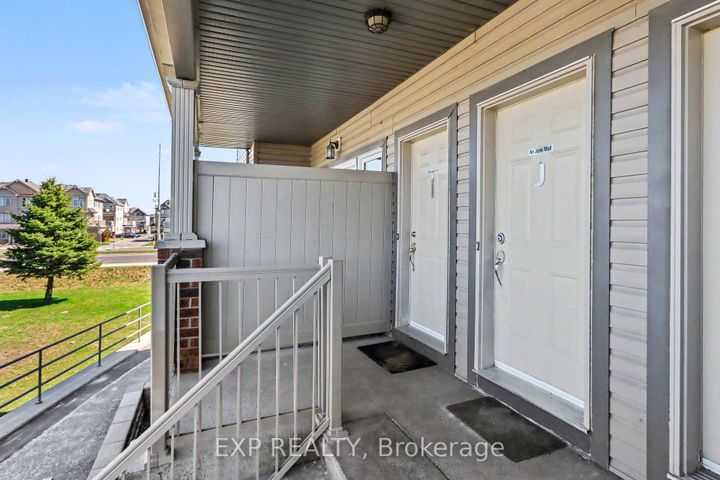 Photo 4 at J - 135 Harthill Way, Nepean (Heritage Park), Ottawa