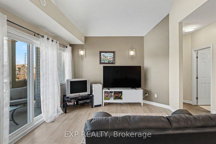 Photo 10 at J - 135 Harthill Way, Nepean (Heritage Park), Ottawa
