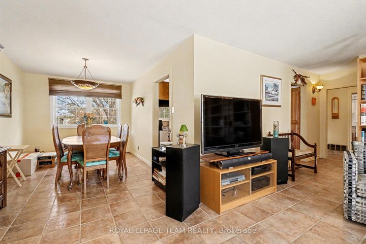 Photo 8 at 30 Juniper Court, Nepean (Borden Farm/Stewart Farm/Carleton Heights/Parkwood Hills), Ottawa