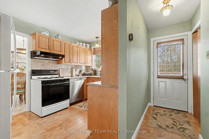 Photo 11 at 30 Juniper Court, Nepean (Borden Farm/Stewart Farm/Carleton Heights/Parkwood Hills), Ottawa