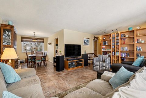 Photo 4 at 30 Juniper Court, Nepean (Borden Farm/Stewart Farm/Carleton Heights/Parkwood Hills), Ottawa